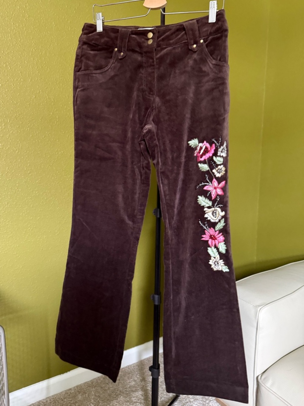 BAMBOO Traders Petite Velvet Pants with Pink Floral Embroidery size 8